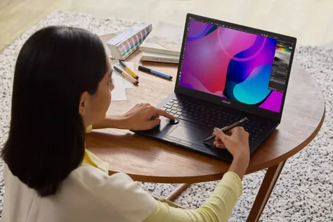 Asus dizüstü bilgisayarları OLED ekrana büyük bir geçiş yapıyor