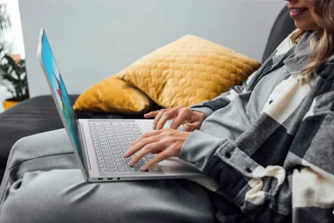 Lenovo Yoga Slim 7 Carbon 14 inç OLED ekranla geliyor