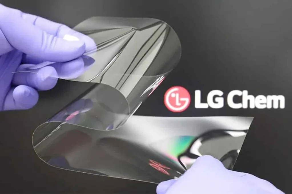 LG katlanabilir telefonların camını daha sağlam hâle getirecek