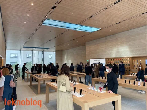 Apple Store yeniden açıldı, tüm iPhone’ların fiyatı arttı