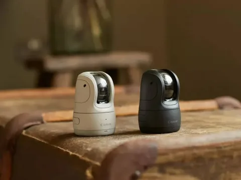 Canon PowerShot PX mutlu anlara da odaklanan bir ev güvenlik kamerası