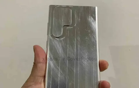 Galaxy S22 Ultra S Pen için özel bir yuva taşıyabilir