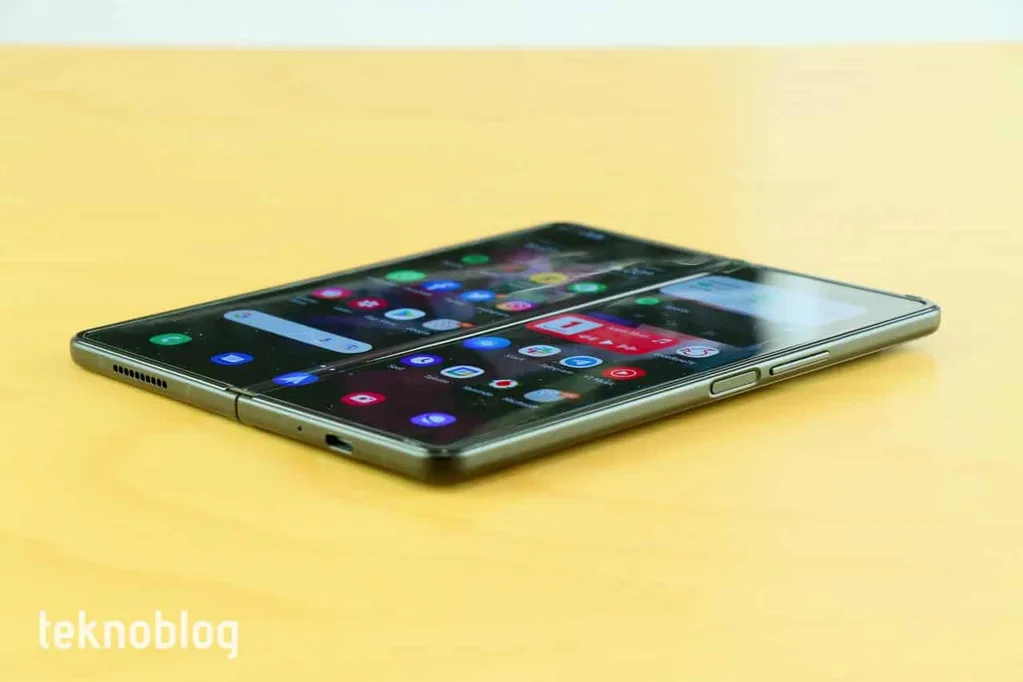 Samsung katlanabilir telefonları için Android 12L dağıtımına başladı