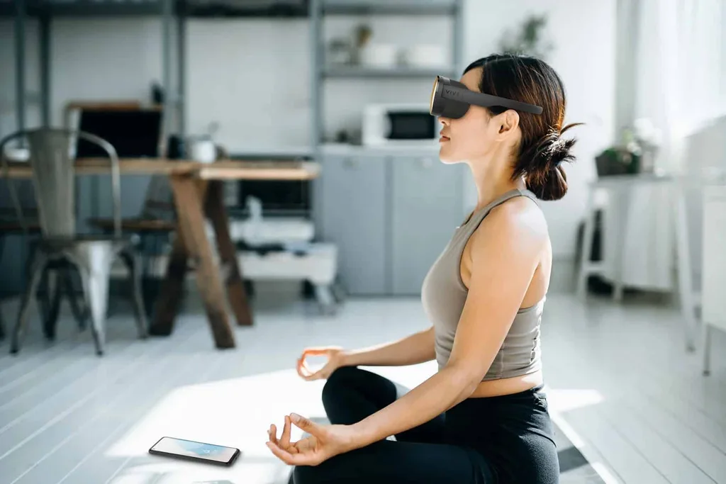 HTC Vive Flow tanıtıldı; sağlık ve eğlence odaklı hafif VR gözlüğü