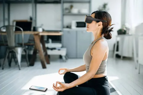 HTC Vive Flow tanıtıldı; sağlık ve eğlence odaklı hafif VR gözlüğü