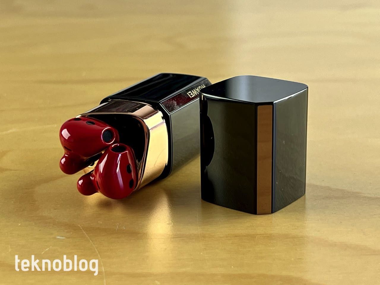 Huawei FreeBuds Lipstick hızlı inceleme: Hem göze hem de kulağa hitap ediyor