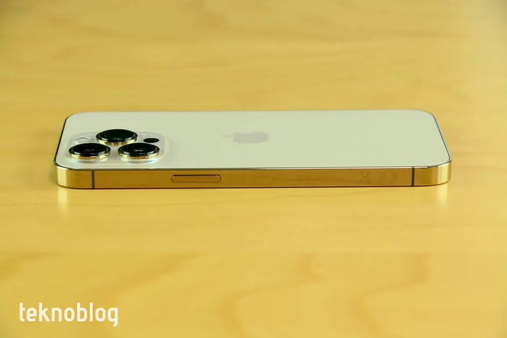 Samsung ve Apple akıllı telefon pazarında zirveyi bırakmıyor