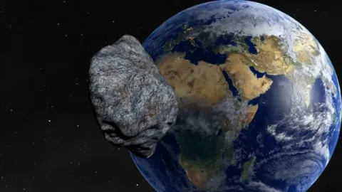 Eyfel Kulesi büyüklüğünde asteroid Dünya’ya yaklaşıyor