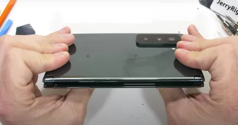 Surface Duo 2 dayanıklılık testinden geçti