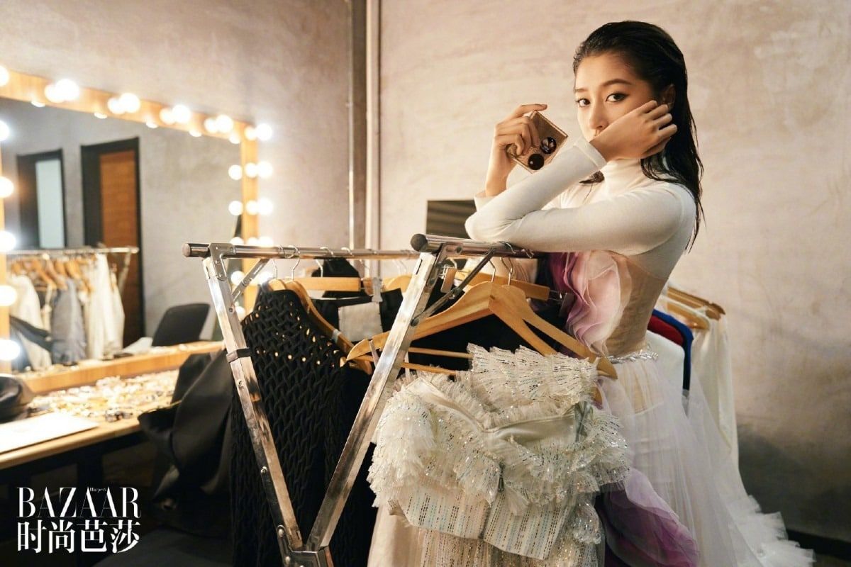 Huawei P50 Pocket moda dergisinin fotoğraflarında görüldü