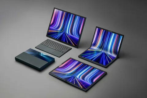 Asus Zenbook 17 Fold OLED ile ilk katlanabilir cihazını çıkarıyor