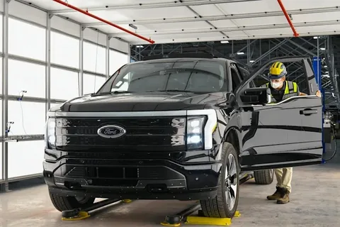Ford F-150 Lightning üretiminde kapasiteyi ikiye katlayacak