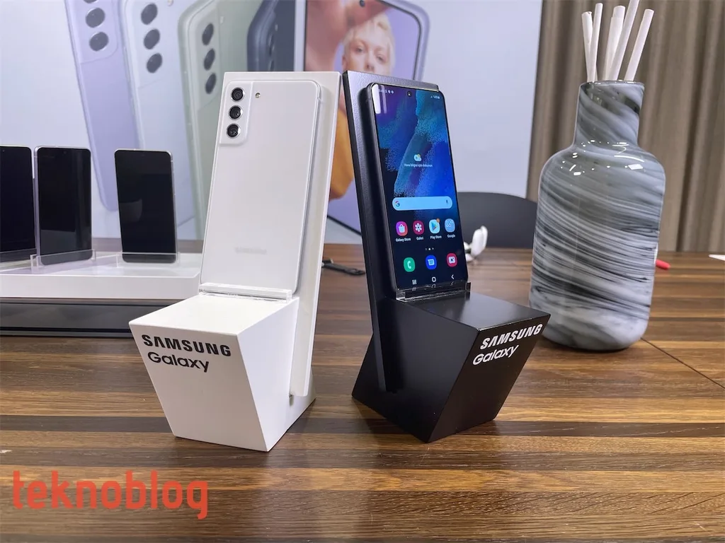 Galaxy S21 FE tanıtıldı: Exynos 2100, üç arka kamera, 4500 mAh pil