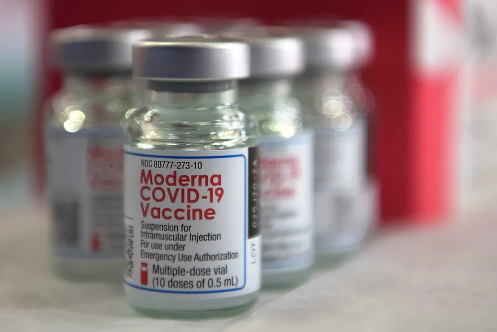 Moderna Omicron varyantına özel aşının testlerine başladı
