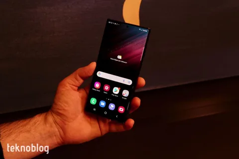 Samsung çeşitli Galaxy cihazları için güncelleme desteğini dört nesle çıkarıyor