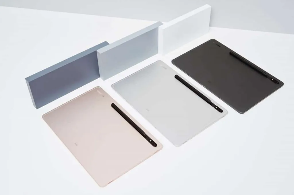 Galaxy Tab S8 serisinin renkleri ve aksesuarları görüldü
