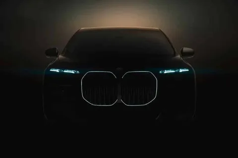 BMW yeni elektrikli otomobili i7’nin görsellerini paylaştı
