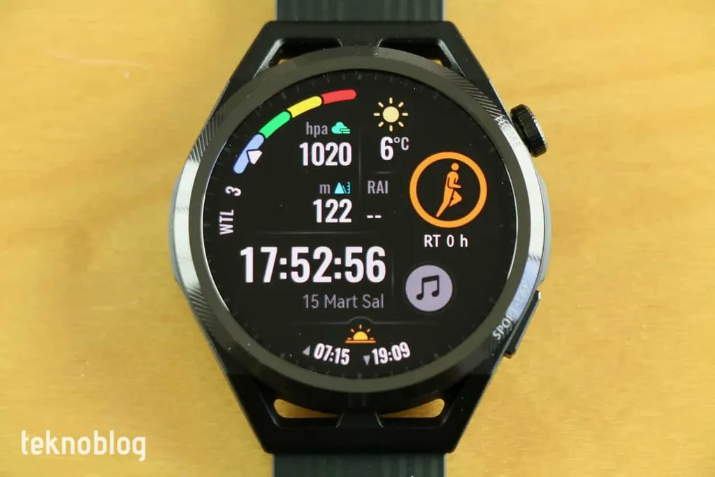 Huawei Watch GT Runner şirketin Türkiye online mağazasında satışta