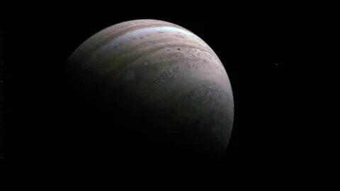 Jüpiter’in iki uydusu Io ve Europa Juno ile çekilen gezegen fotoğrafında