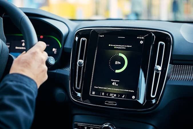 Volvo kablosuz elektrikli otomobil şarj teknolojisini test ediyor
