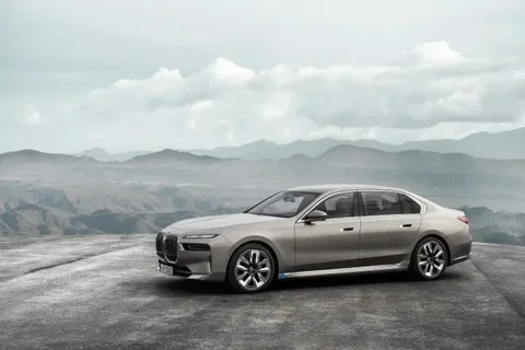 BMW i7 xDrive60 elektrikli motoru ve ultra lüks deneyimi bir arada sunacak