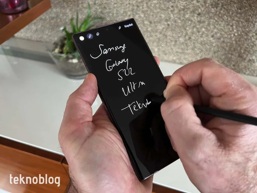 Galaxy S22 serisi için Android 13 ve One UI 5 dağıtımı başlıyor