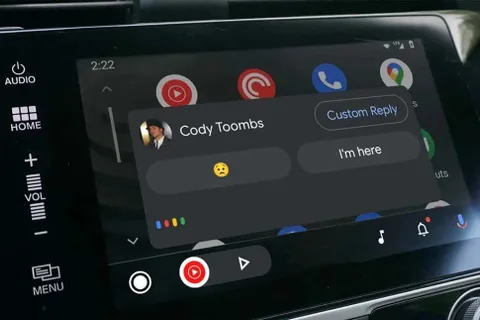Google Akıllı Yanıt özelliğini Android Auto’ya getirdi