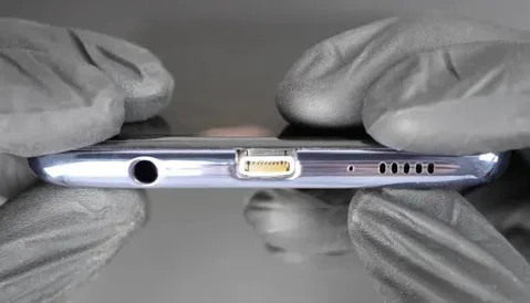 USB-C girişli iPhone’un geliştiricisinden Lightning girişli Android telefon