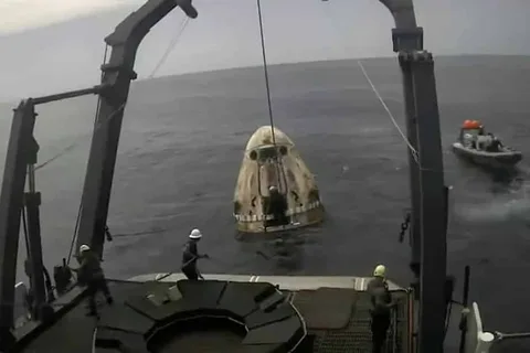 SpaceX kapsülüyle uzaya giden ilk turistler Dünya’ya döndü