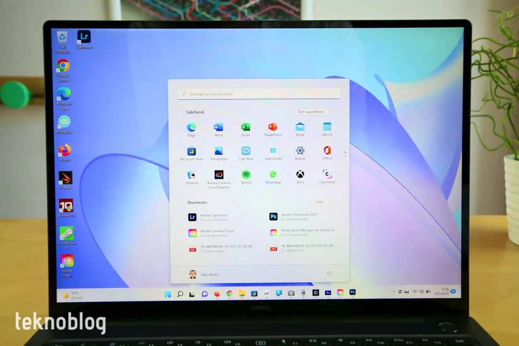 Microsoft Windows 11 görev çubuğunda yeni görsel tasarımları deniyor