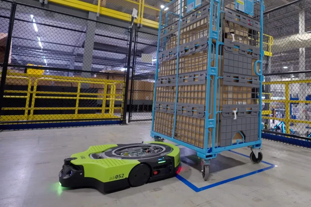 Amazon depolarında kullanmaya başladığı ilk tam otonom mobil robotunu tanıttı