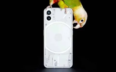 Nothing Phone 1’in arka panel tasarımını gösteren resmi paylaşım geldi