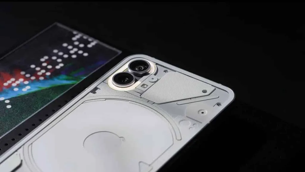 Nothing Phone 1 ekran içi parmak izi tarayıcısıyla gelecek