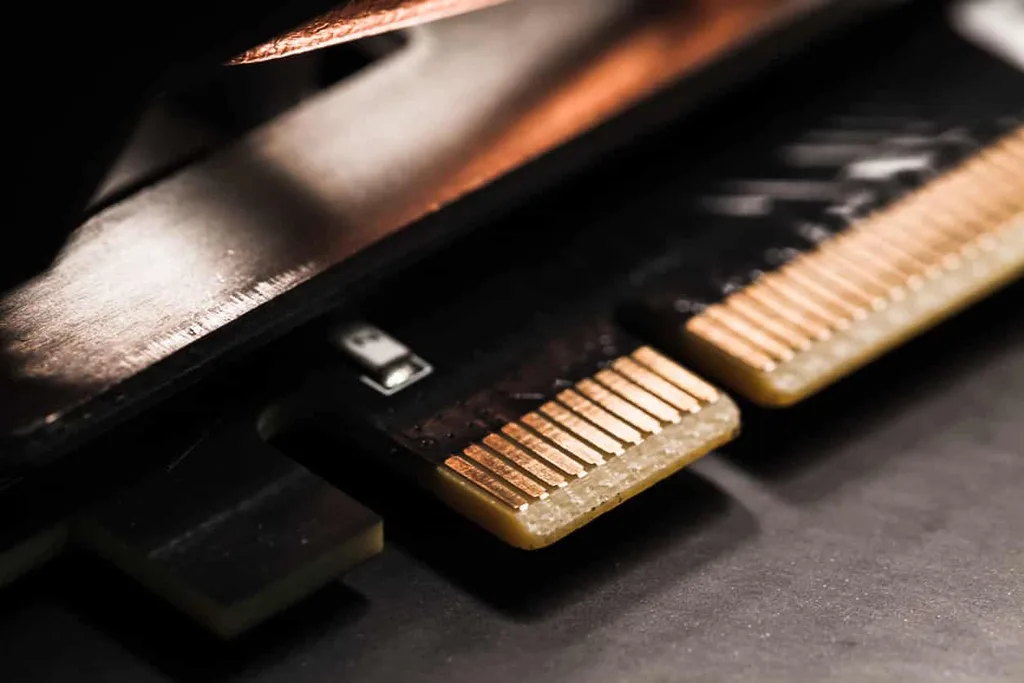 PCIe 7.0 ile mevcut neslin dört katı bant genişliği sunulacak