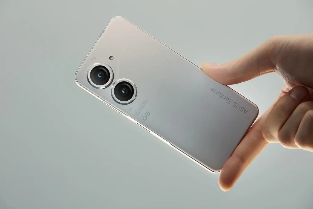 Asus Zenfone 9 daha güçlü işlemci ve daha büyük pili daha küçük kasada sunuyor