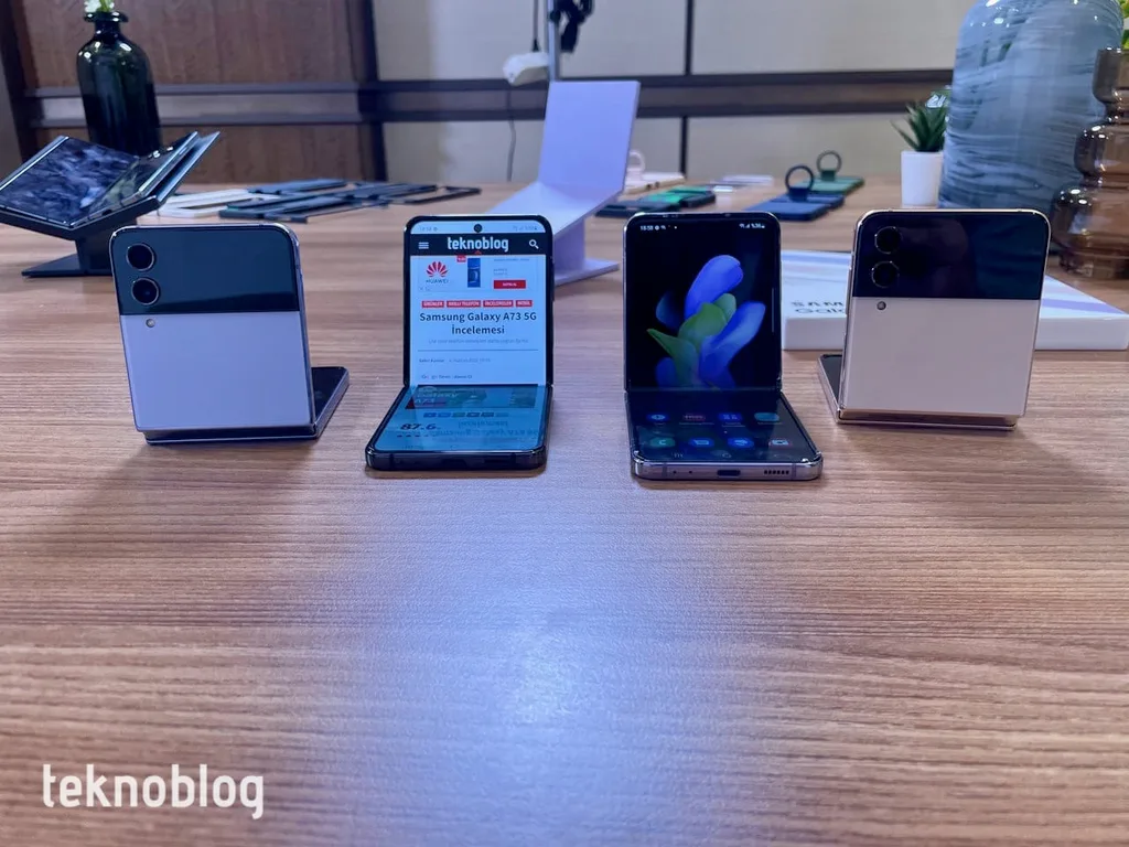 Galaxy Z Flip 4 rafine tasarım ve özelliklerle tanıtıldı