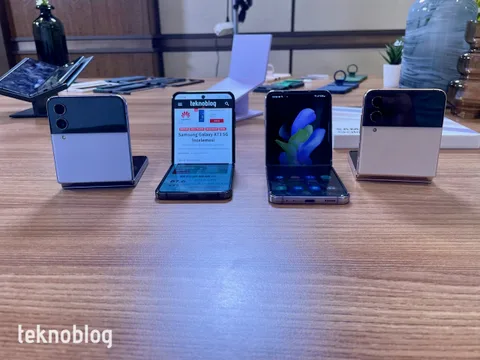 Galaxy Z Flip 4 rafine tasarım ve özelliklerle tanıtıldı