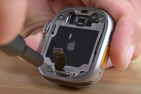 Dayanıklı Apple Watch Ultra’yı kişisel imkanlarla tamir etmek kolay değil