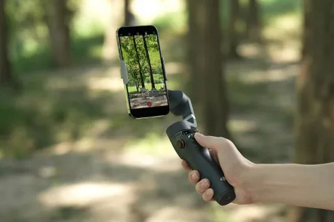 DJI Osmo Mobile 6 kompakt tasarımı yeni özelliklerle güçlendiriyor