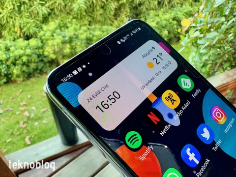 Samsung 2023 için akıllı telefon satış hedefini belirledi