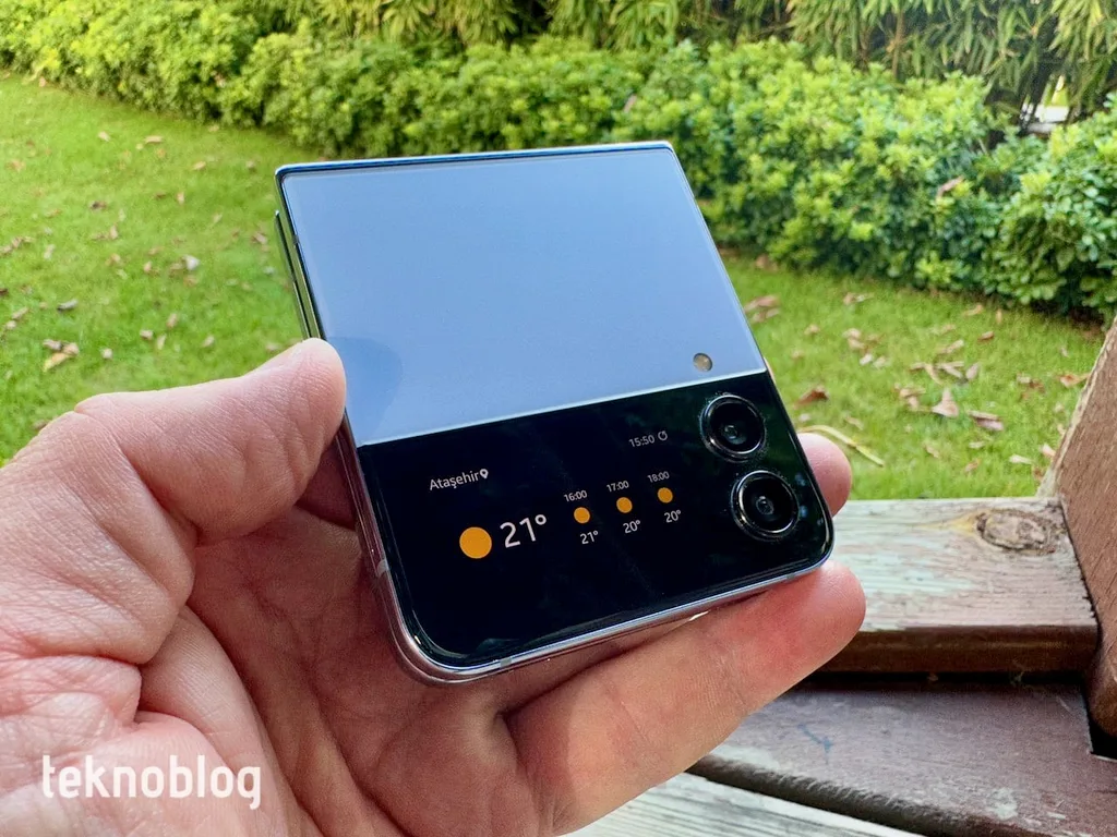 Galaxy Z Flip 5 daha büyük kapak ekranıyla gelecek