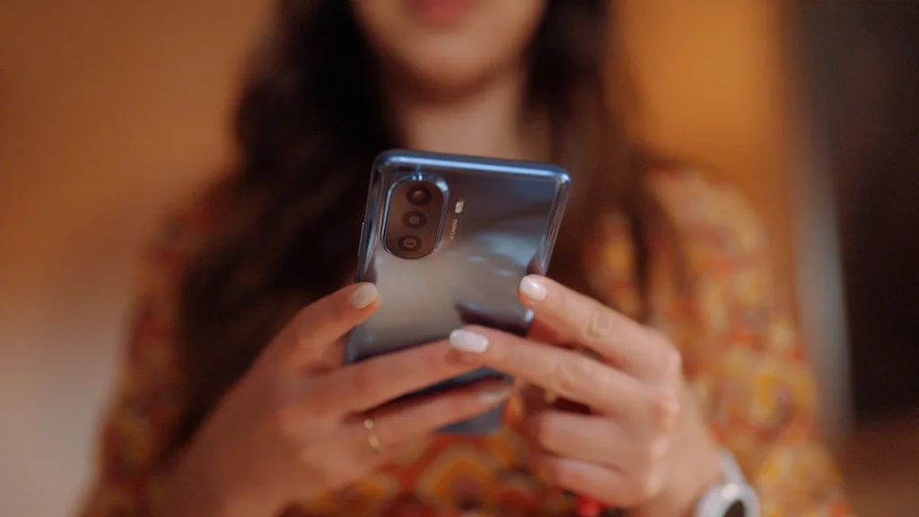 Huawei Nova Y70’in üç gün süren pil ömrüne vurgu yapan reklam filmi yayında