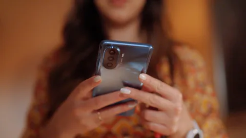 Huawei Nova Y70’in üç gün süren pil ömrüne vurgu yapan reklam filmi yayında