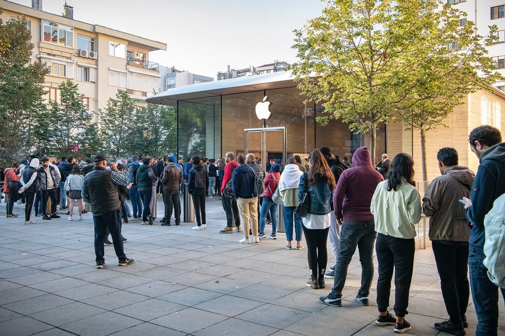 iPhone 14, iPhone 14 Pro ve iPhone 14 Pro Max bugün Türkiye’de satışa çıktı
