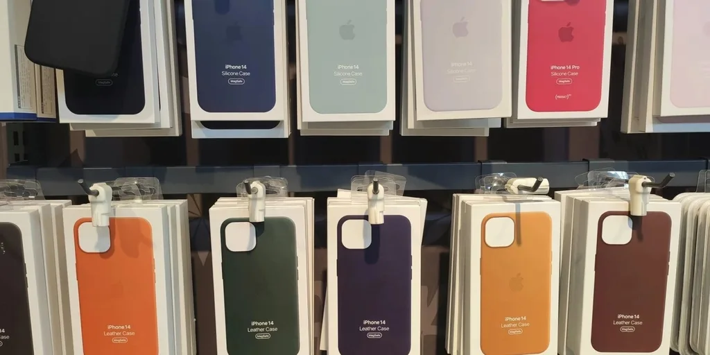 iPhone 14 serisinin silikon ve deri kılıfları ortaya çıktı