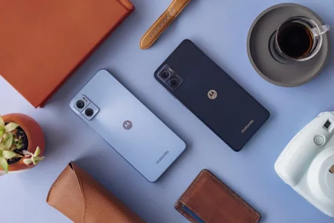 Motorola Moto E22 ve E22i ile giriş segmenti seçeneklerini artırıyor