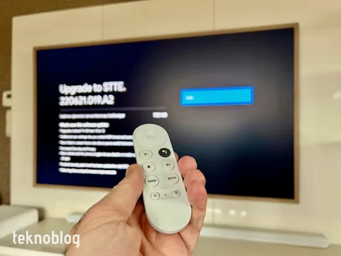 Chromecast’li Google TV için “yıldız” düğmeli yeni bir uzaktan kumanda yolda