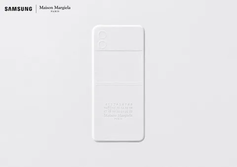 Galaxy Z Flip 4’ün Maison Margiela versiyonu için ilk paylaşım geldi