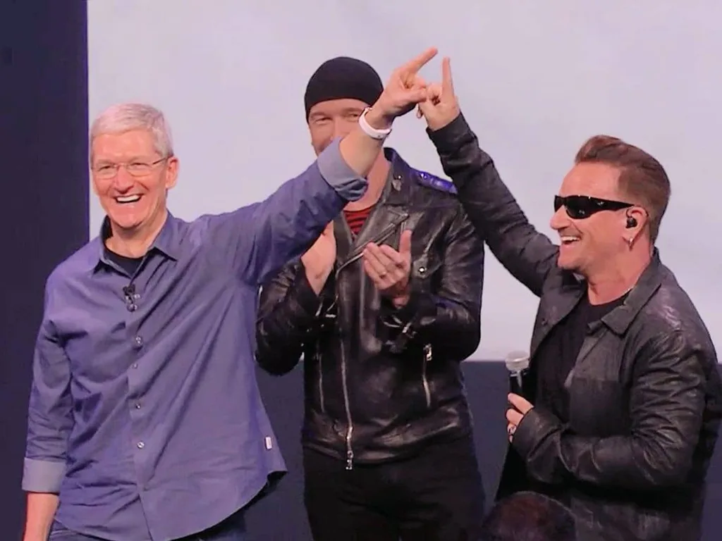 U2 vokalisti Bono: Albümümüzün Apple kullanıcılarına ücretsiz dağıtılması benim fikrimdi
