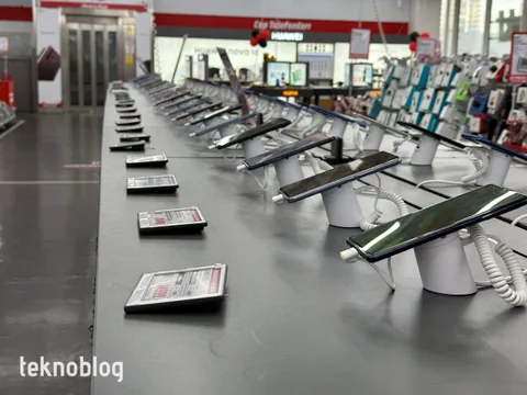 Akıllı telefon satışları dünya genelinde yüzde 8 oranında düştü